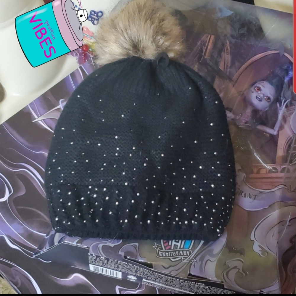PEARL AND SILVER STUDDED WITH FUR BALL - Picture 2 of 9